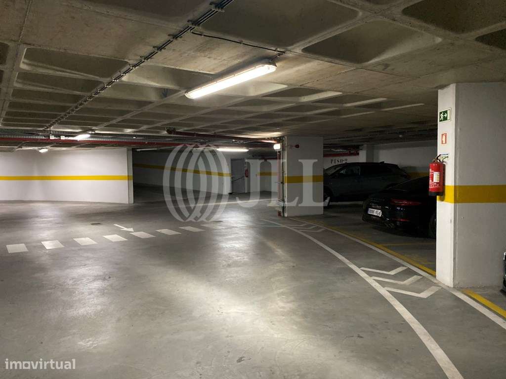 Lugar de estacionamento privativo, na Estrela, Lisboa - Grande imagem: 2/5