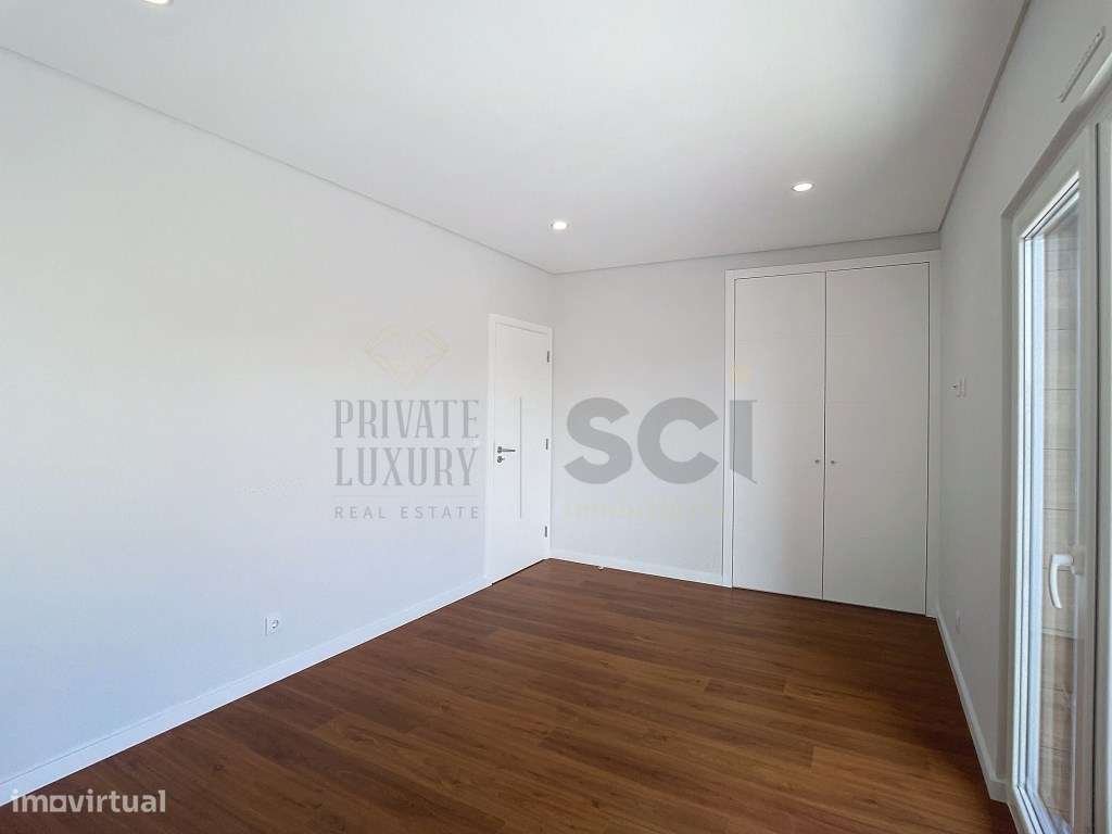 Moradia T4 Térrea Isolada em Azeitão com Piscina e Garagem-20