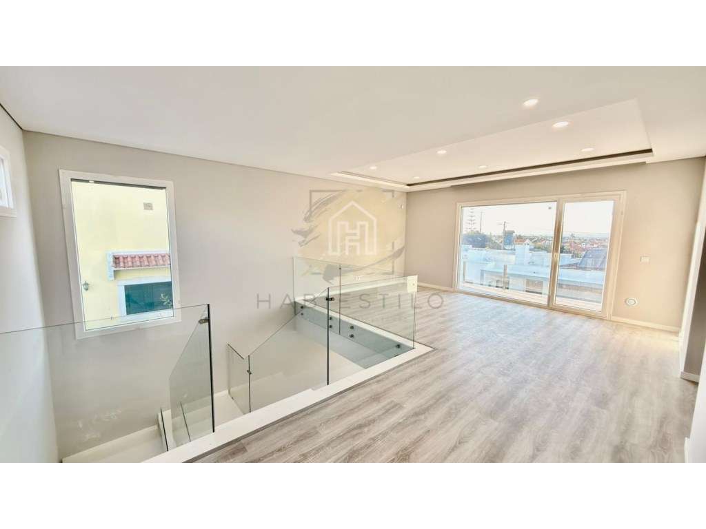 MORADIA T4 COM PISCINA EM AZEITÃO | OPORTUNIDADE A NÃO PERDER-12