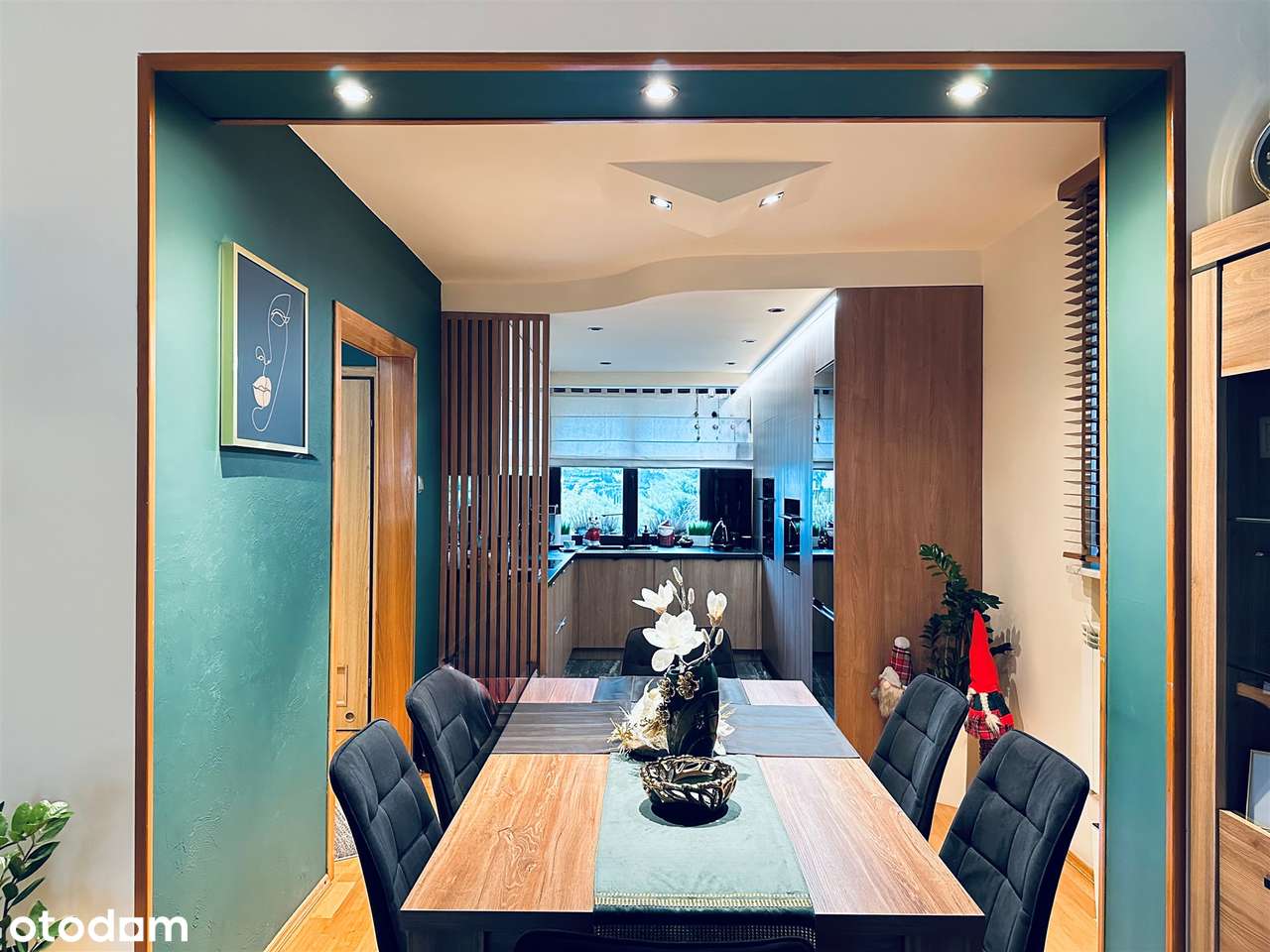 Przestronny, solidny dom po remoncie z ogrodem.-4