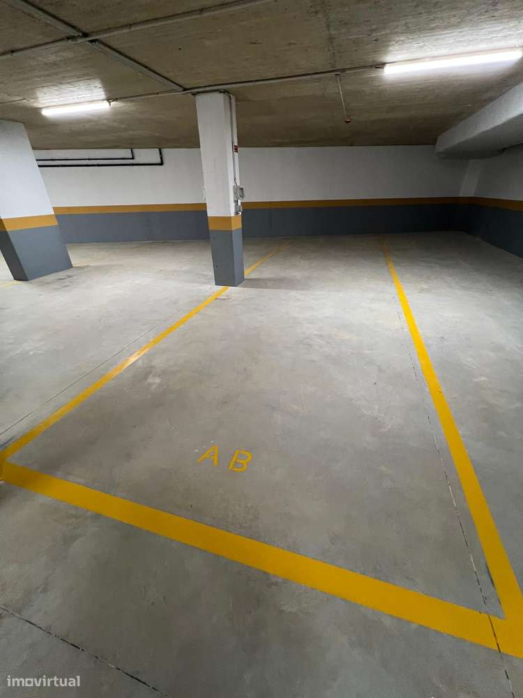 T2  Novo  Gaia Av. República Metro S. Ovídio Lugar Garag Duplo Varanda-35