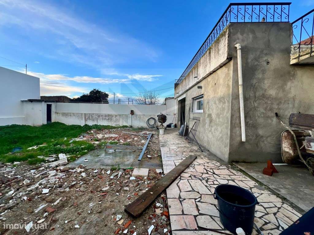 Moradia Totalmente Remodelada, Terraço, Garagem, Lavandaria-8