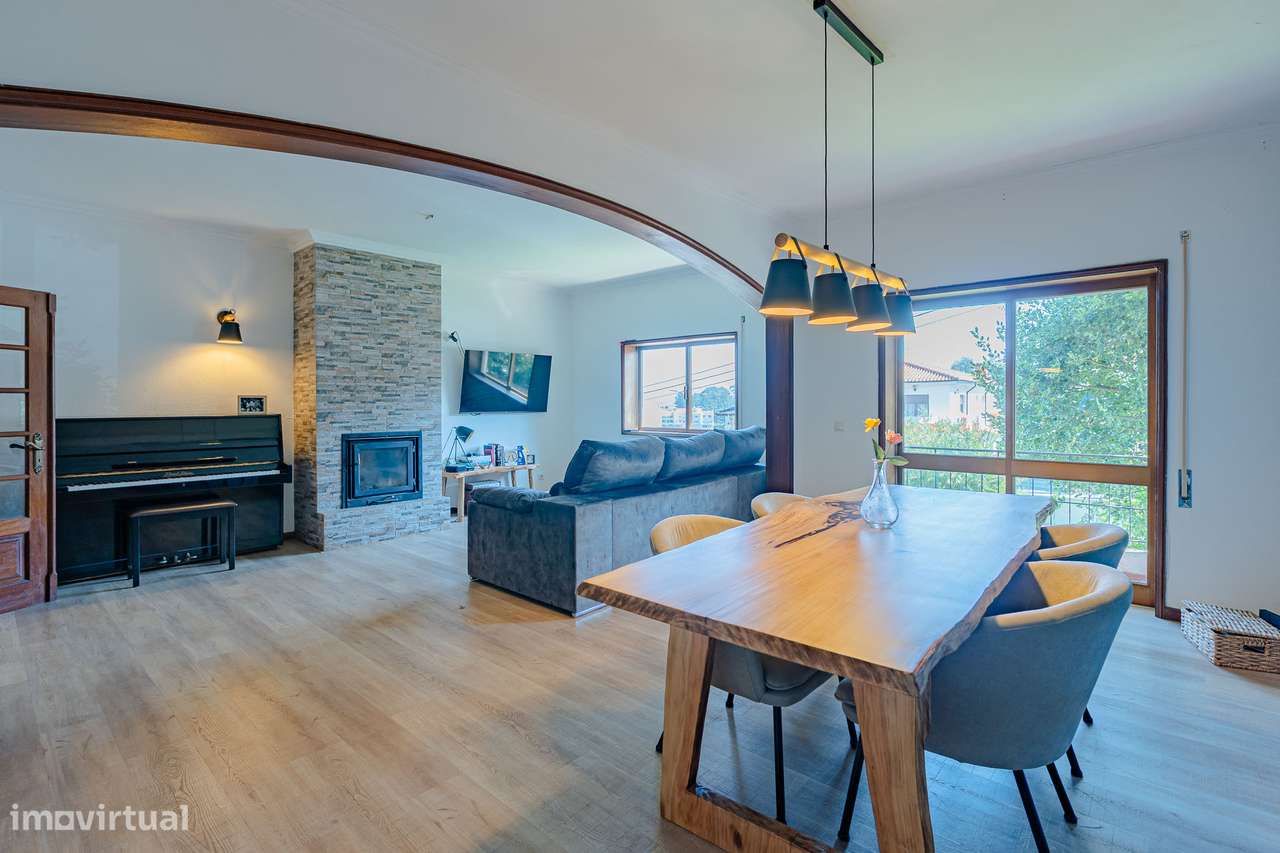 T3 Geminada com jardim, terraço e garagem em Canelas-0