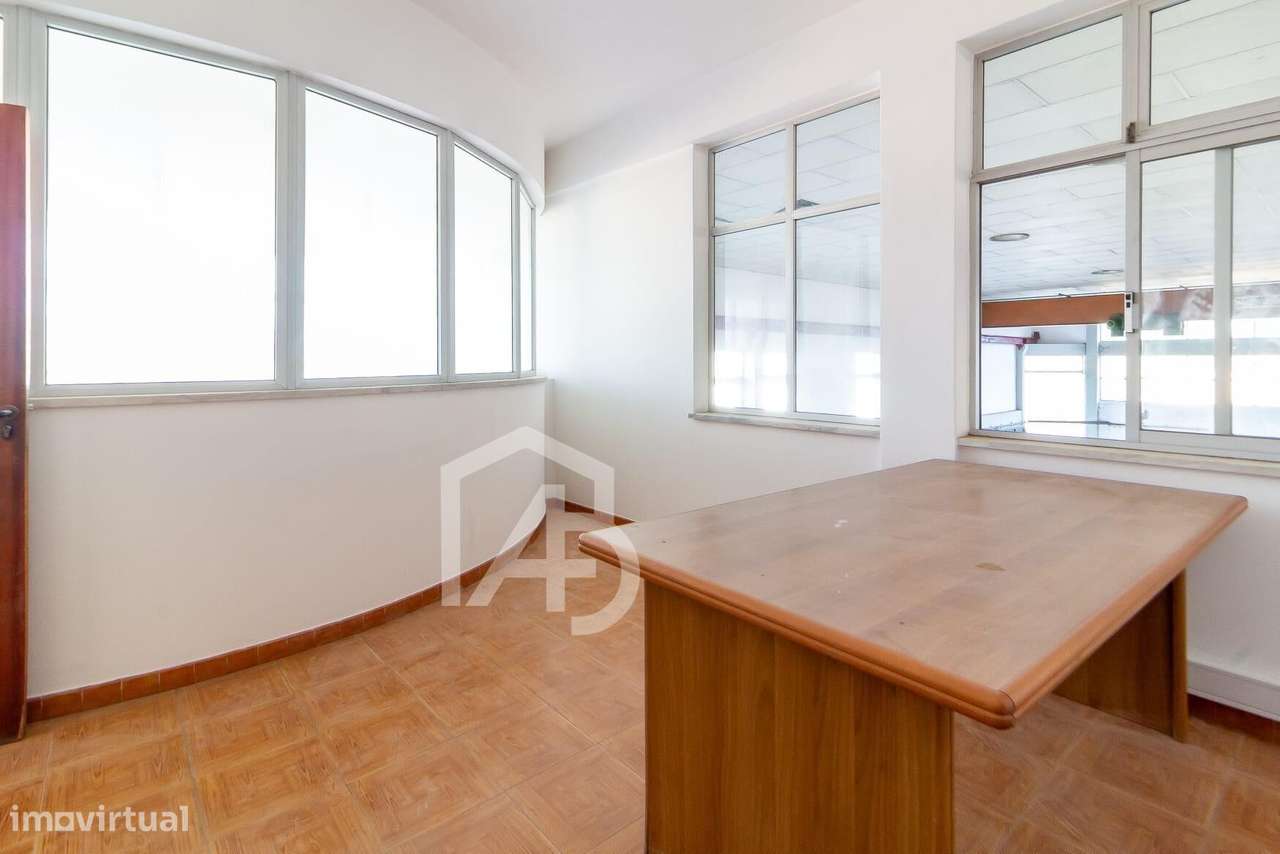 Prédio com potencial de reabilitação – Pernelhas, Leiria-12