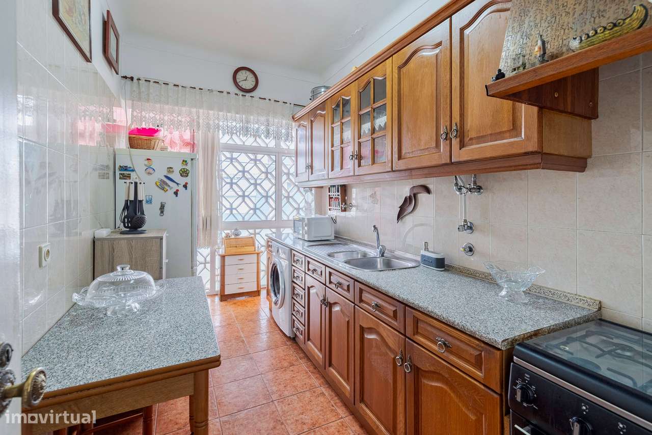 LARANJEIRO - T2 com extensa varanda num 1º andar! - Grande imagem: 3/22