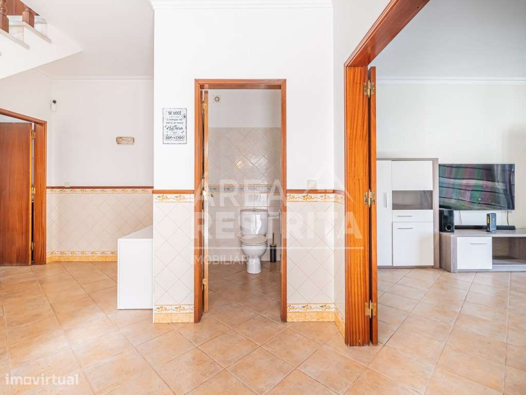 Moradia Geminada T3 com Garagem, Excelentes Áreas e Localização Pri...-50