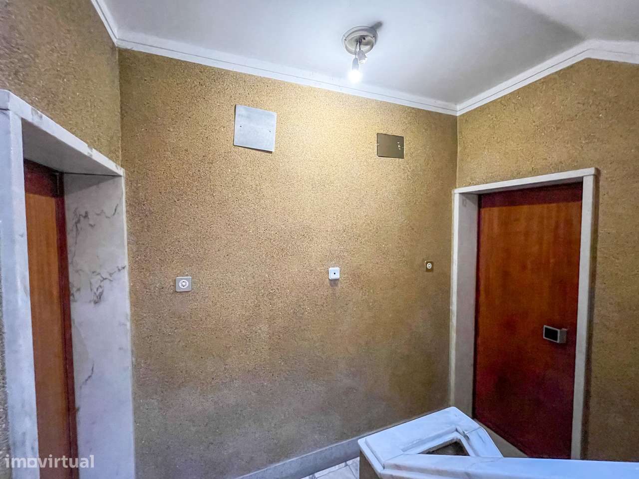 Prédio com 8 T2 (7 devolutos) + Sótão - Póvoa de Santa Iria-5