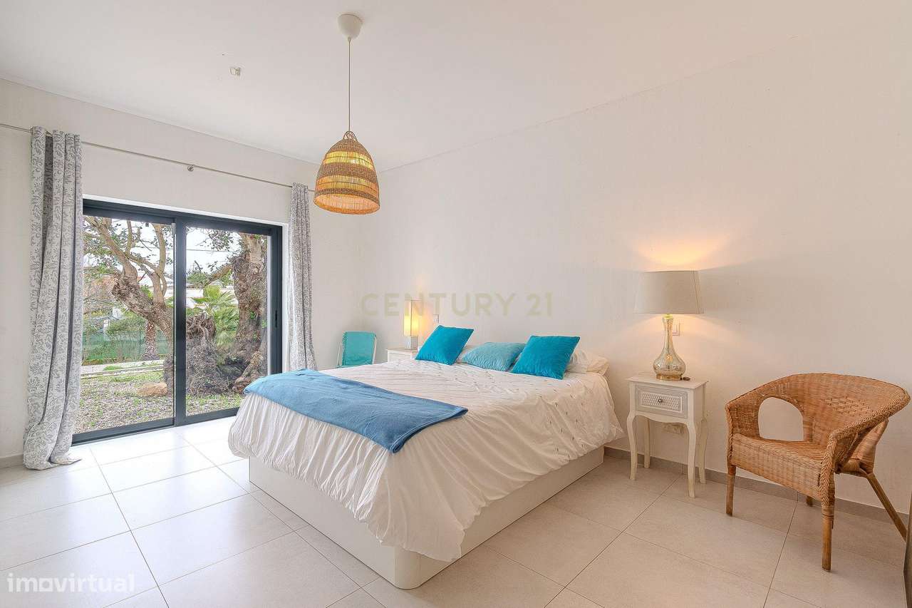 Moradia Renovada com Piscina em Quelfes, Olhão-16