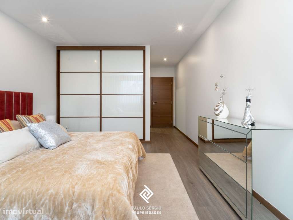 Apartamento T4 em Vila Nova de Gaia-16