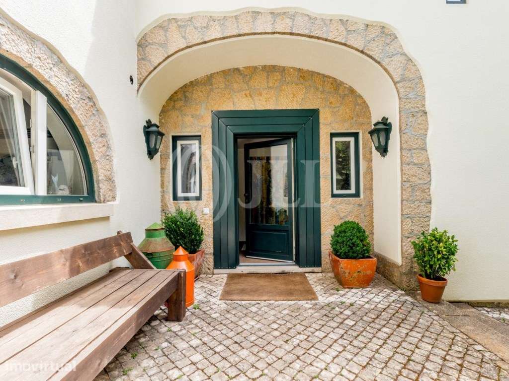 Moradia T6 com jardim e piscina no Estoril em Cascais-22