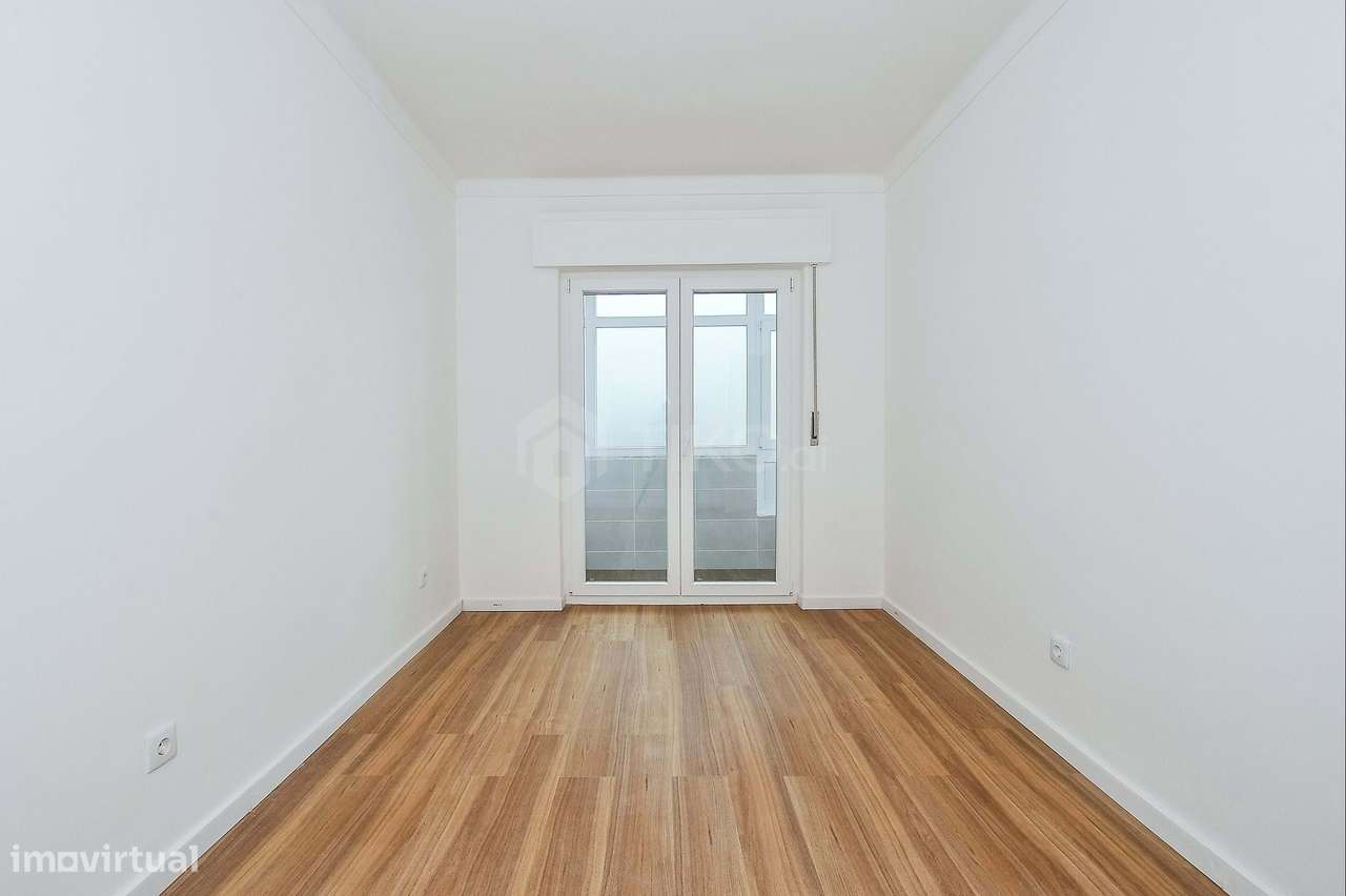 Invista no Seu Futuro: Apartamento T3 em  renovado no Coração de Setúb-16