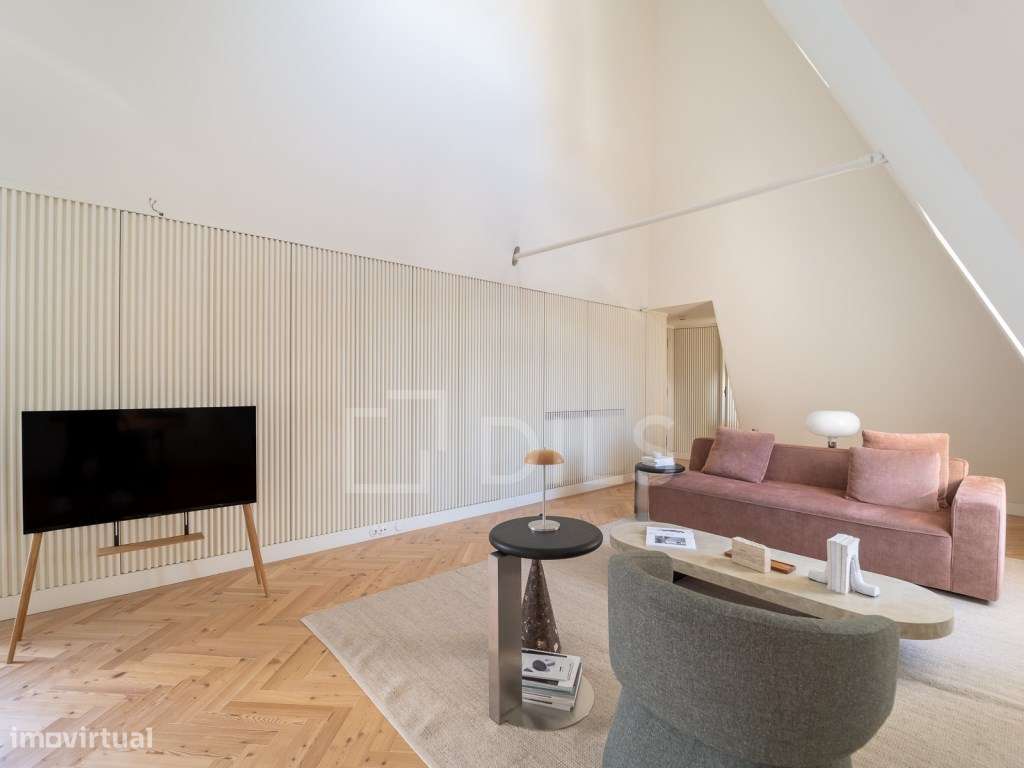 Apartamento T2 Duplex, último piso, na Av. dos Aliados, Porto - Grande imagem: 4/60