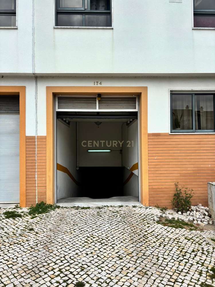 Apartamento Luxuoso com Vista Panorâmica em Montijo-20