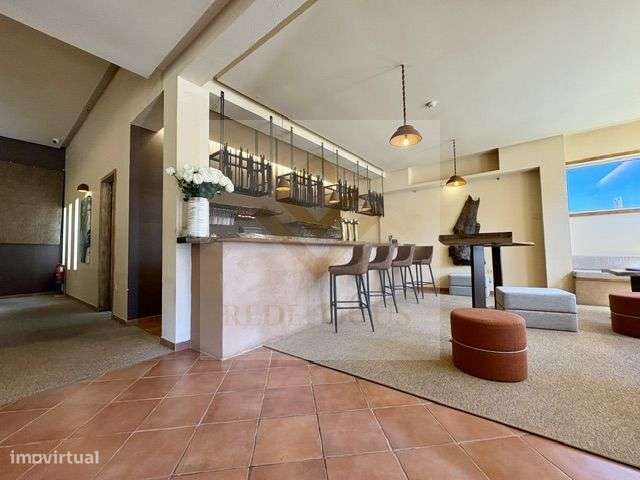 Trespasse / Arrendamento de Restaurante Moderno com Forno a Lenha em S-4