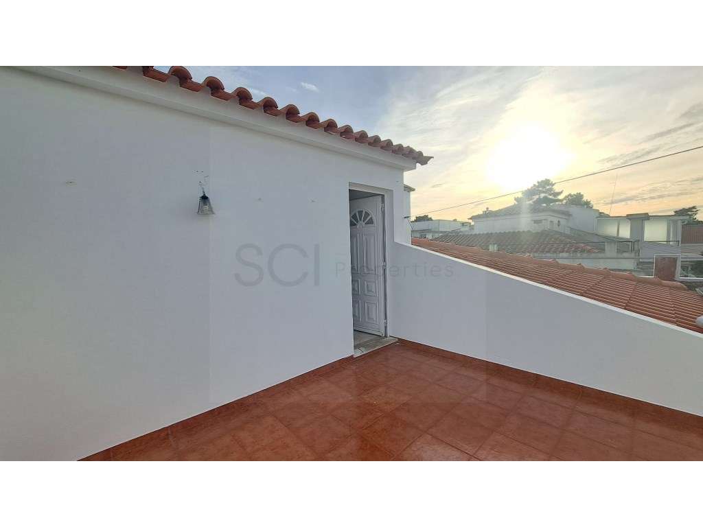 Moradia T3 +1 independente com garagem e piscina em Sesimbra-31