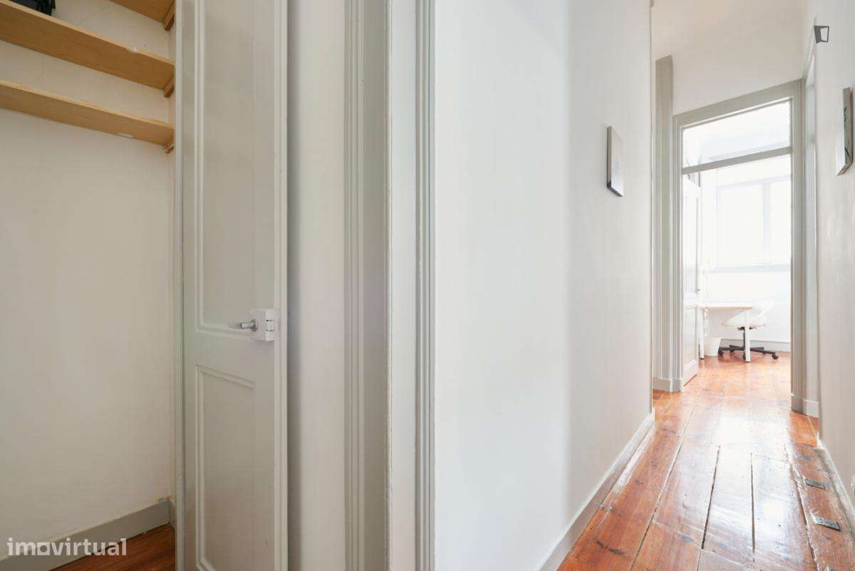 Quarto - localizado em Penha Lisbon - Grande imagem: 4/6