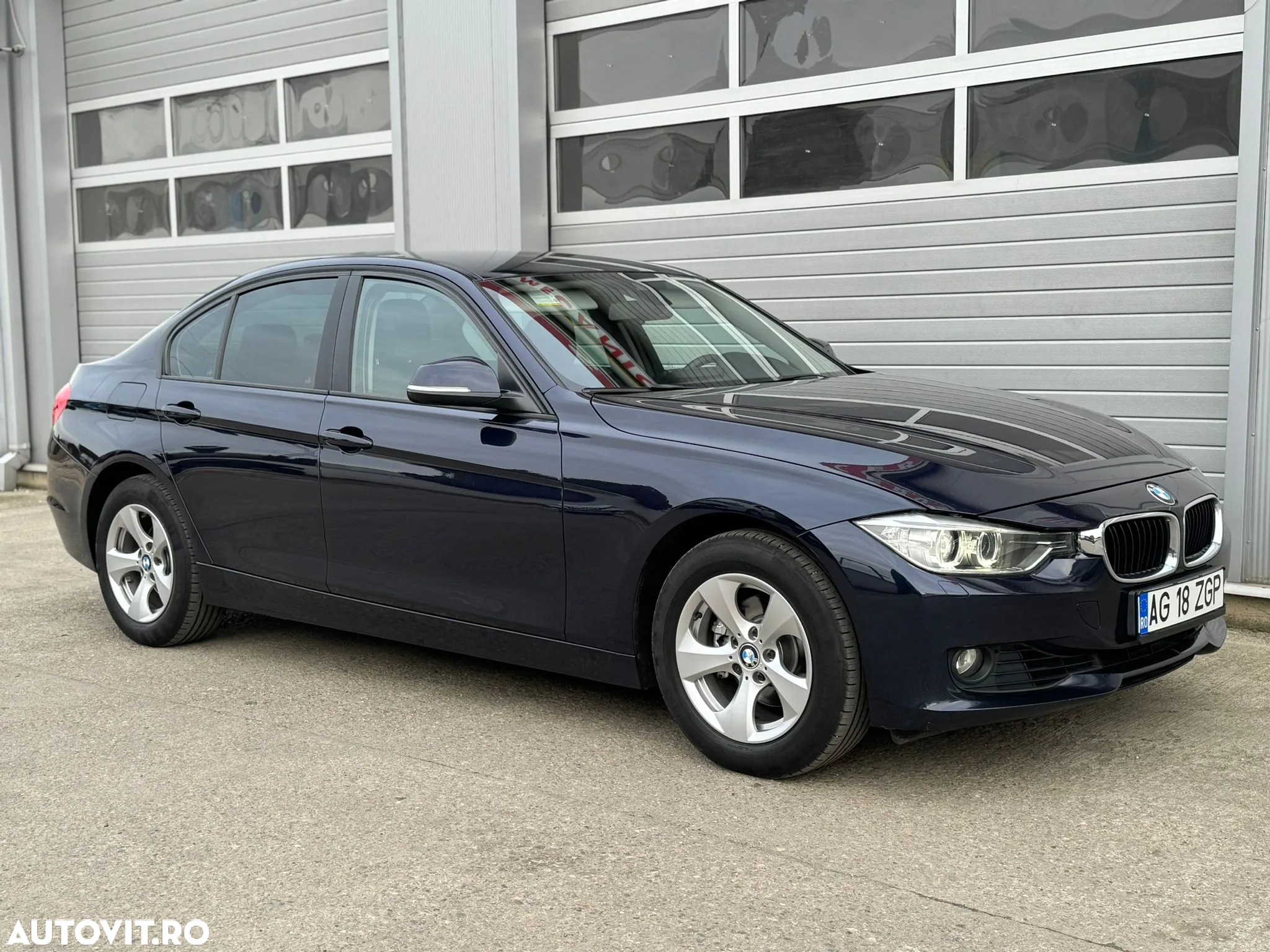 BMW Seria 3 320i Aut. Sport Line - 24