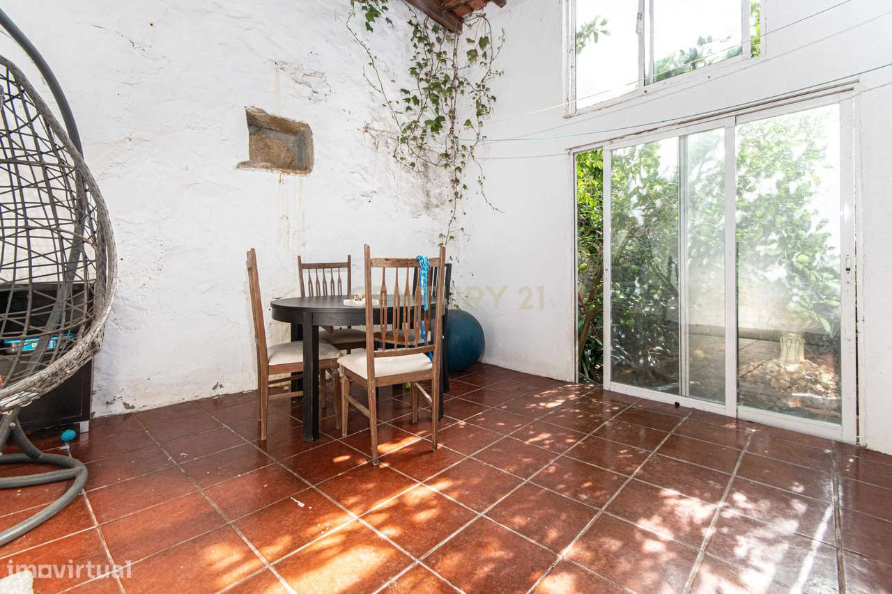 Moradia T3 com Logradouro, Sótão Aproveitado, Anexos, Jardim e Garagem - Grande imagem: 4/44