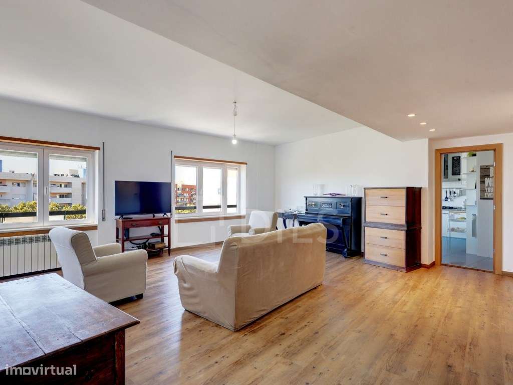 Apartamento T3 com 2 lugares de garagem e arrecadação, na Expo - Grande imagem: 1/25