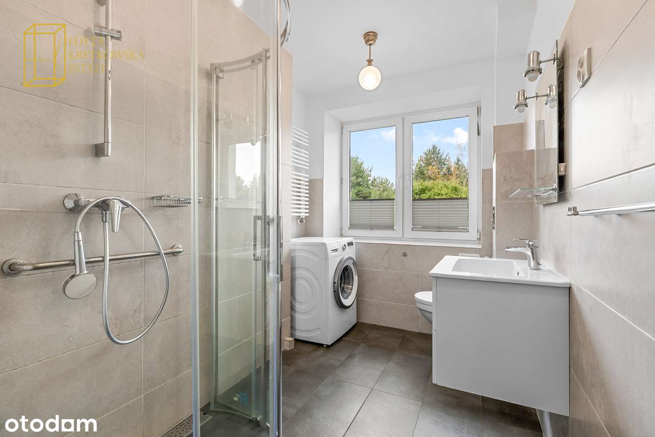 Dom w otoczeniu terenów zielonych-7