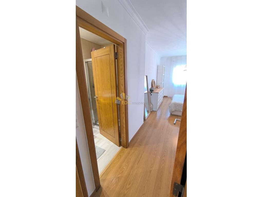 Apartamento Duplex T2+1 com Parqueamento, Arrecadação e Varanda | E...-17