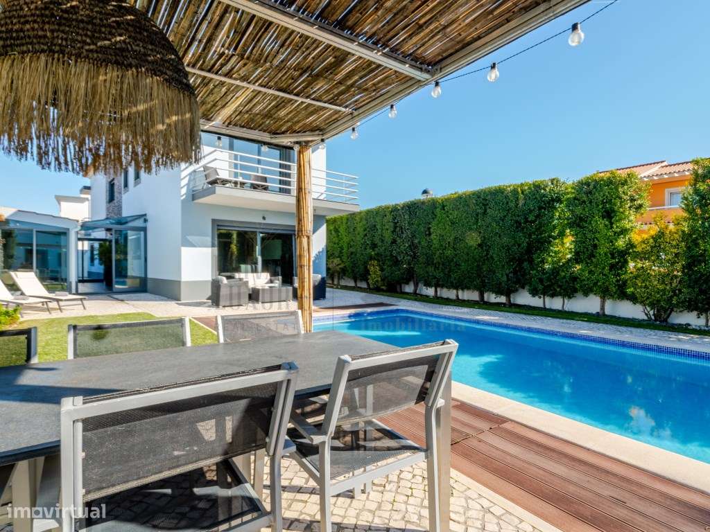 Moradia Independente T4 com piscina em Azeitão| Lote 857m2-0