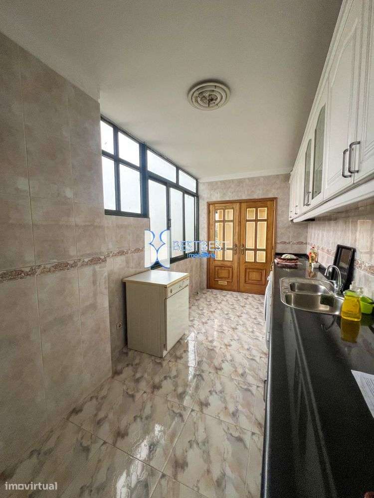 Andar Moradia T3, com excelente localização, no centro Porto - Grande imagem: 2/20