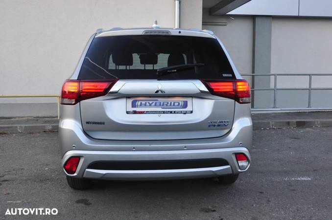 Mitsubishi Outlander - 13