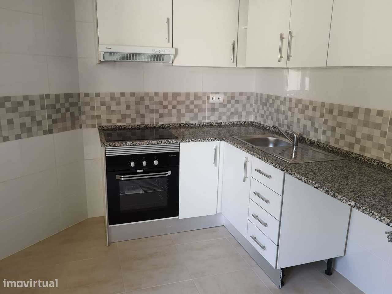 T2 com quintal, centro da Trafaria - Grande imagem: 5/24