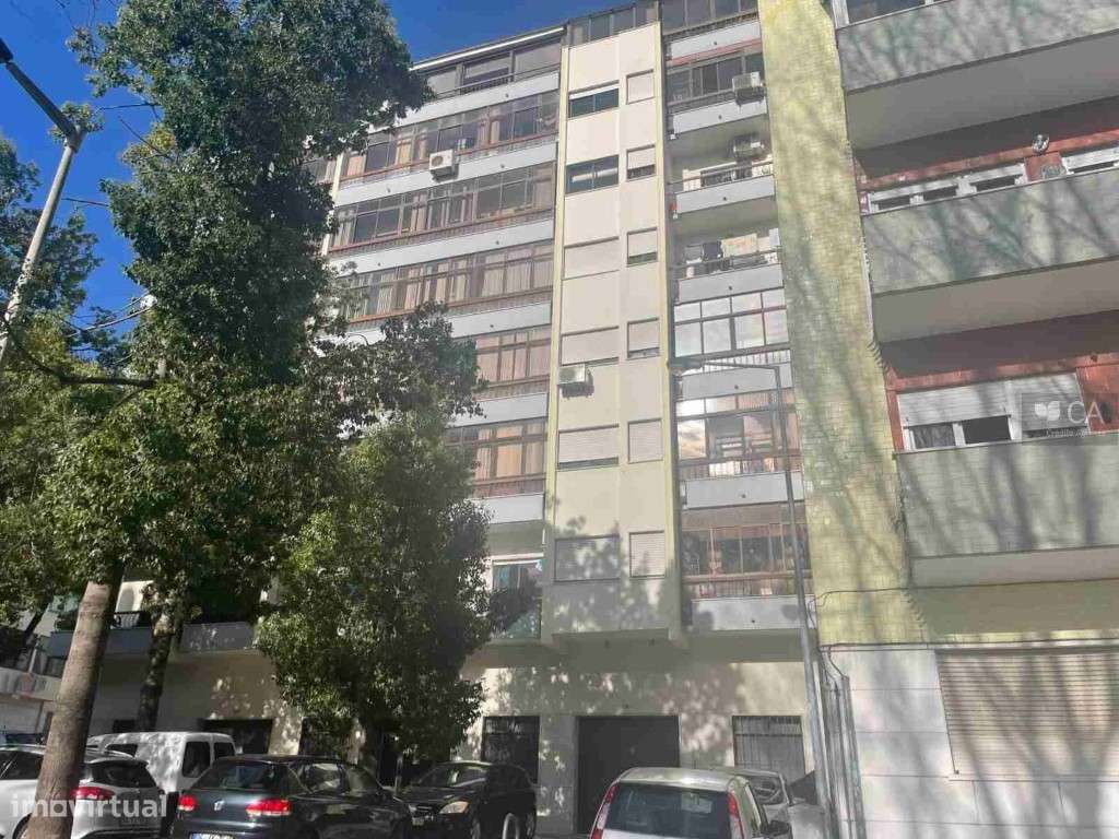 Apartamento de tipologia T3 com 128 m² de área bruta, situado na Co... - Grande imagem: 2/2