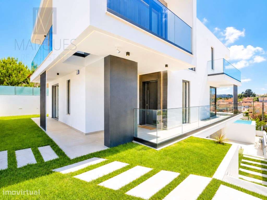 Moradia T5 com 4 Suites, Jardim e Piscina na Charneca da Caparica-23
