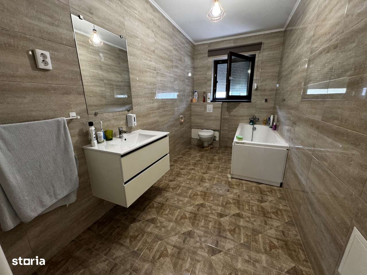 Casa/ Spatiu comercial Mioveni, Robea, 6 cam, 400mp, Zona Rezidentiala-9