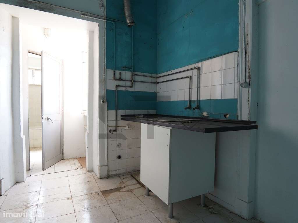 Prédio com 6 Apartamentos para Reabilitação em Marvila, Lisboa-12