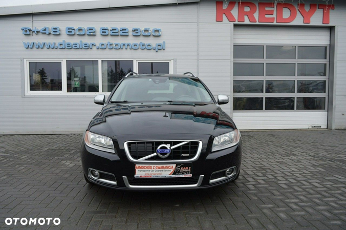 Volvo V70 D2 R-Design - 5