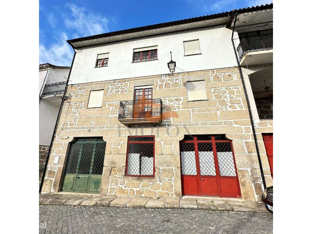 Moradia com 4 quartos e garagem em Avô, Oliveira do Hospital-21