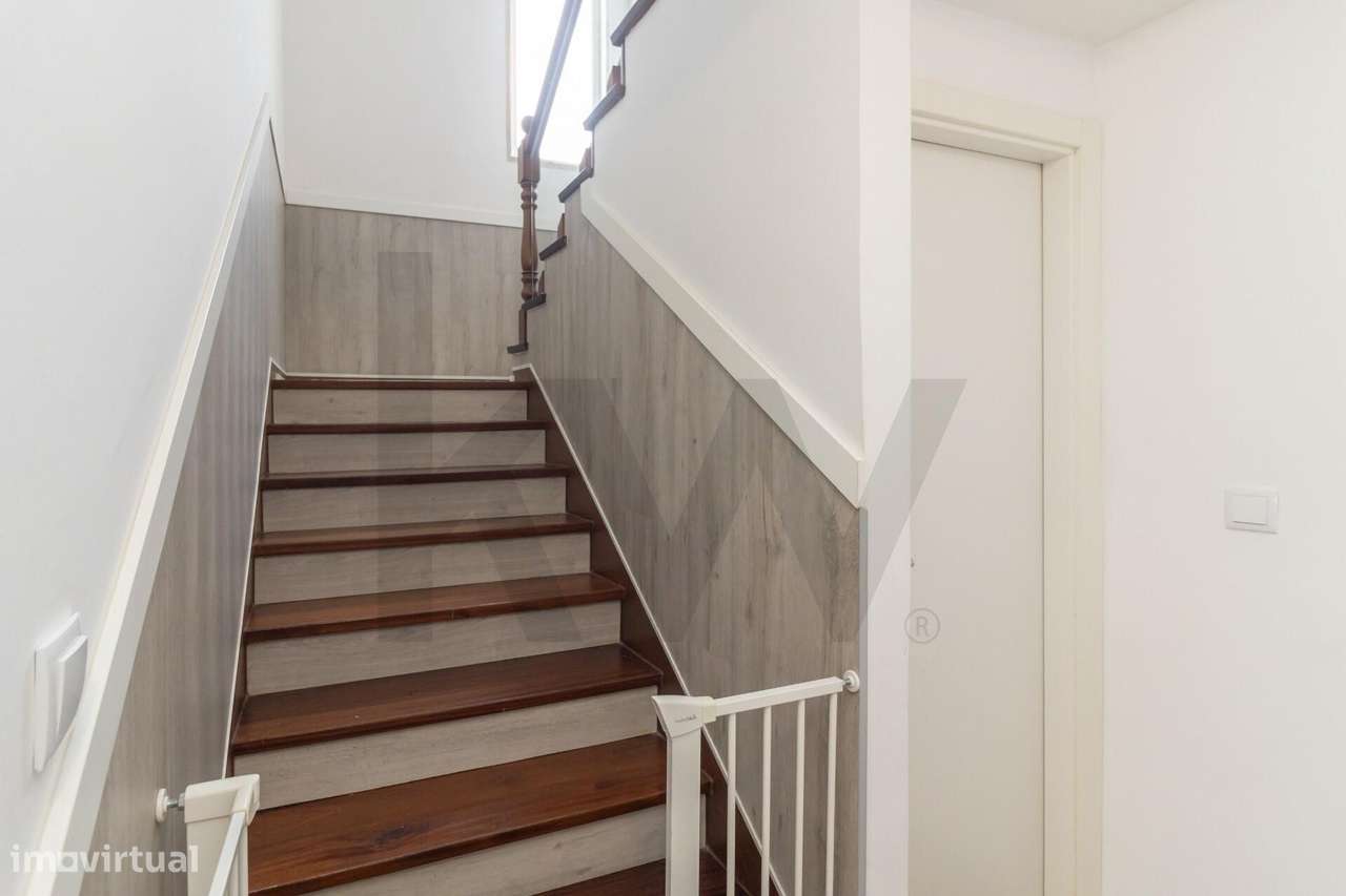Apartamento T4 Duplex na Amora-26