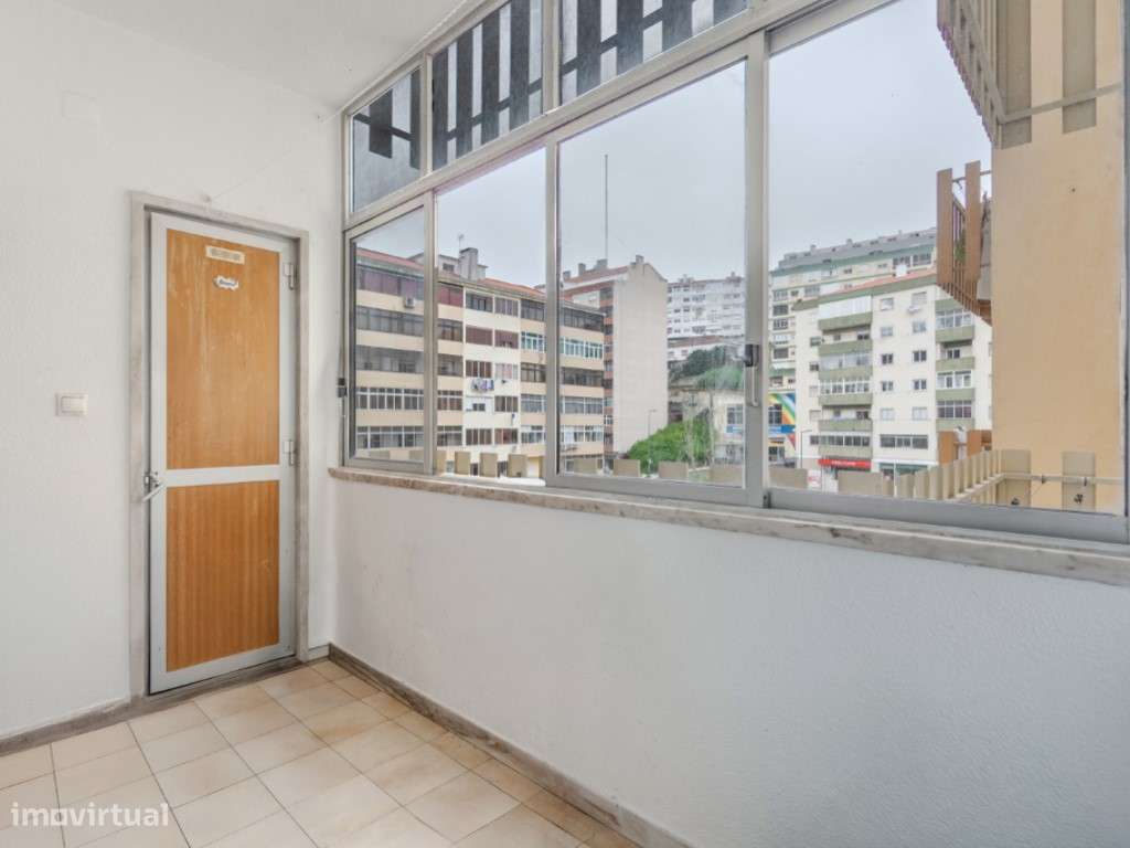 Apartamento T2 no Cacém com Arrecadação | Junto à Estação-15