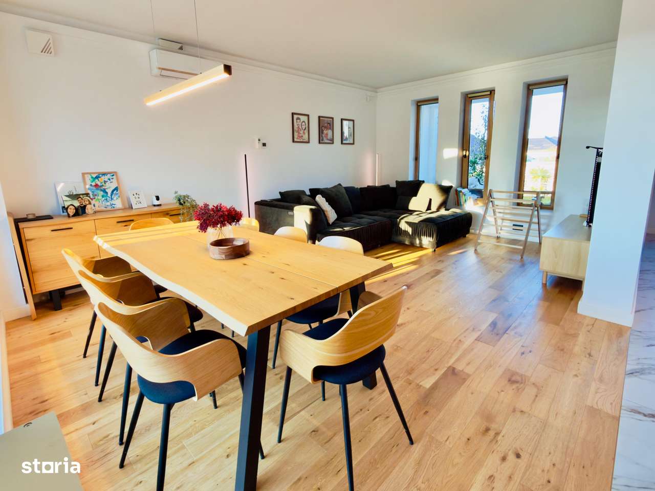 Casă modernă clasa A cu garaj încălzit și panouri solare - Imagine principală: 4/18