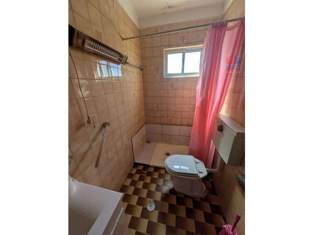 QUINTA COM MORADIA T3 PISCINA TERRENO E ANEXOS-29