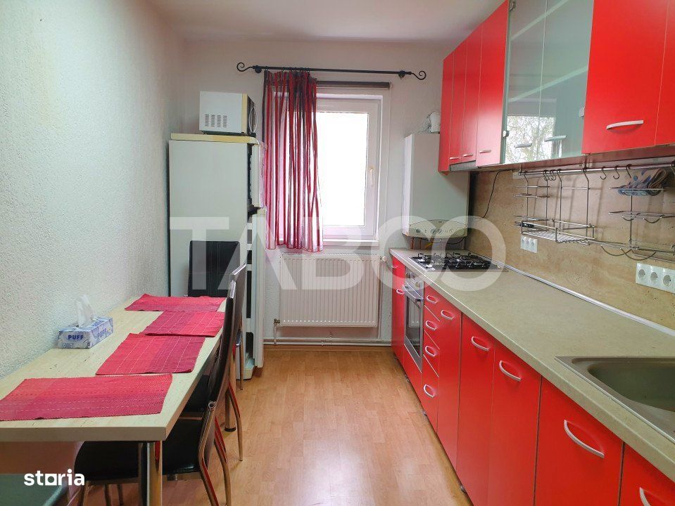 Apartament pentru muncitori 3 camere Vasile Aaron disponibil imediat