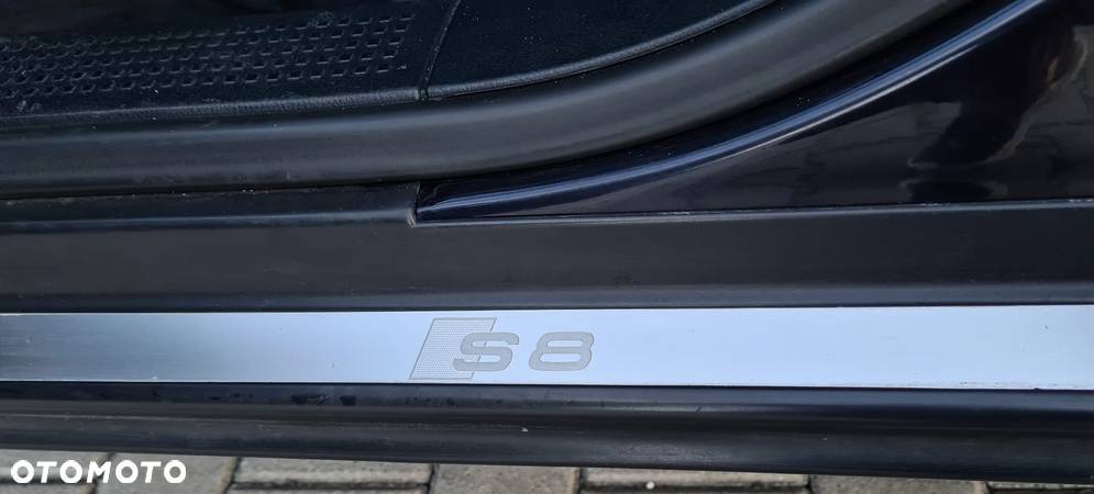 Audi S8 - 24