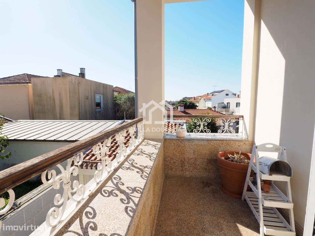 Moradia T3 ao centro de Pereiró com piscina. Aproveite!-21