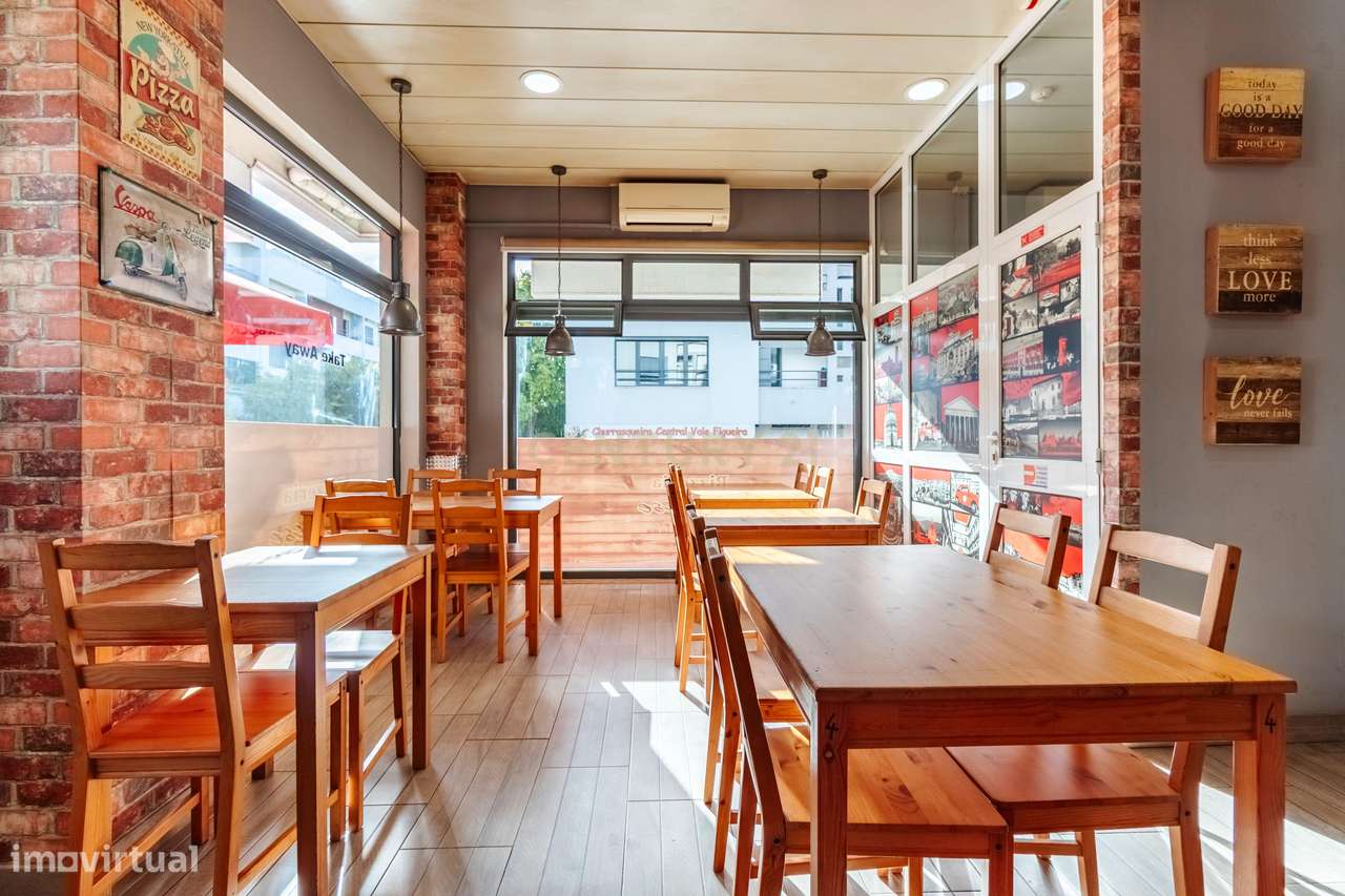 Pizzaria com Esplanada - Sobreda - Grande imagem: 2/14