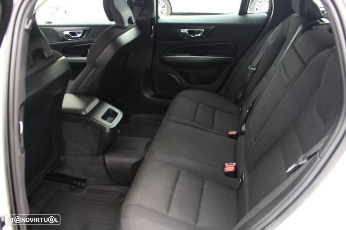 Volvo V60 2.0 B4 Momentum Geartronic - 18