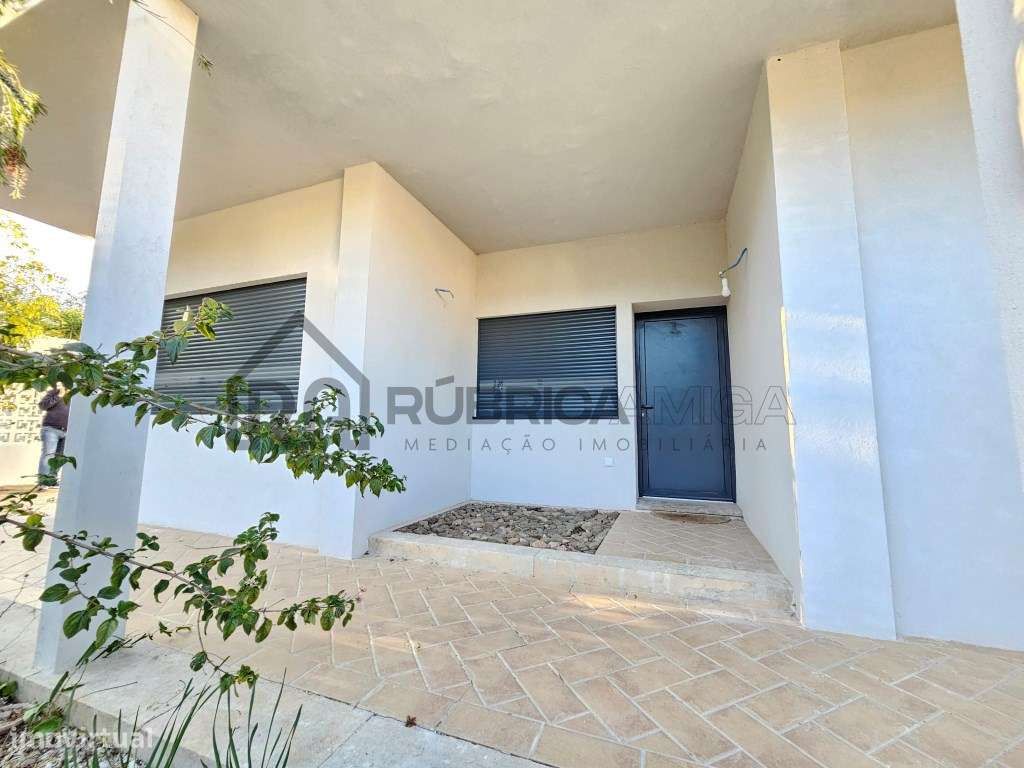 Moradia V3 renovada, com logradouro e anexo - Grande imagem: 5/36