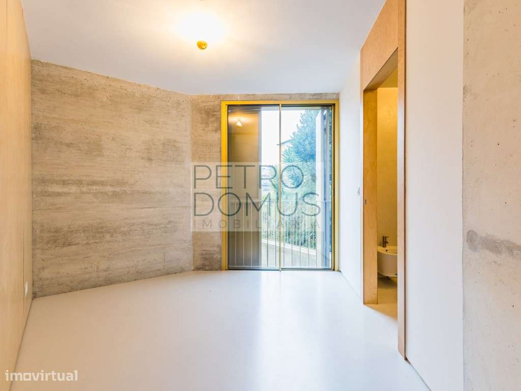 Apartamento T1+1 Único no Centro Histórico de Leiria-18