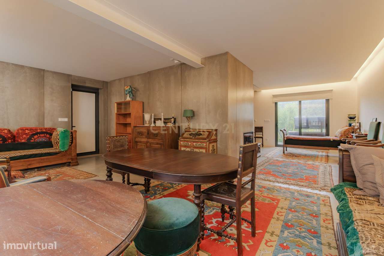 Moradia T3 de arquitetura contemporânea-5