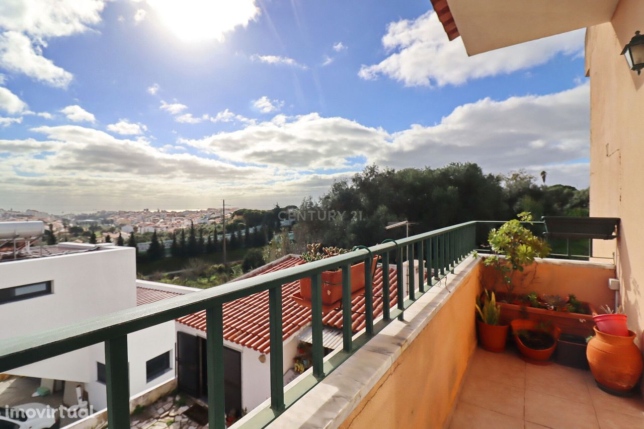 Refúgio vista mar! Vende-se espaçoso andar de Moradia em Alcabideche