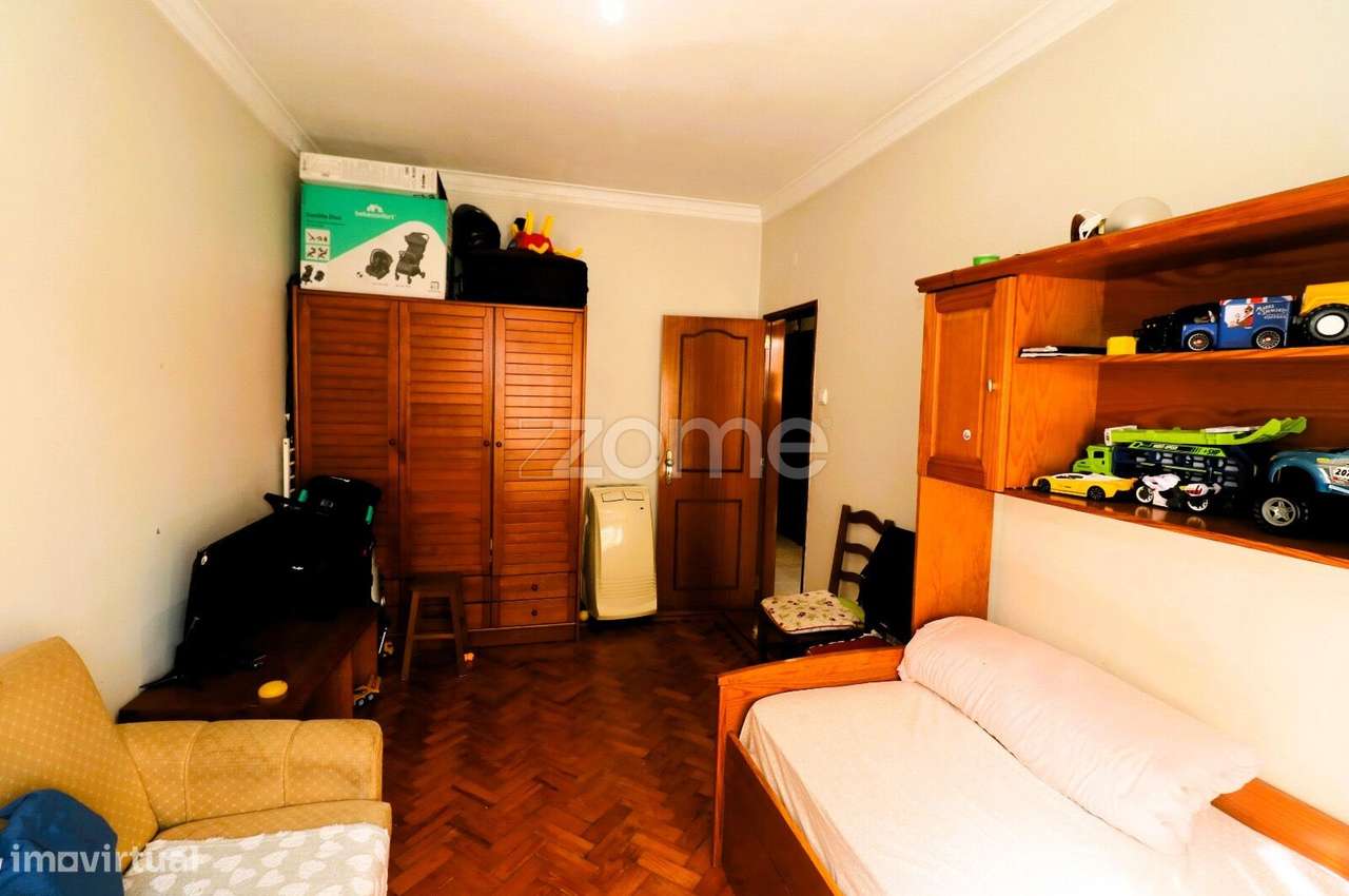 T2 na Venteira com vista desafogada, por 300.000€-9