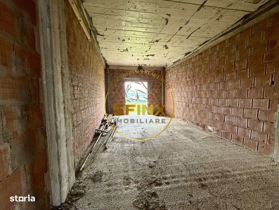 Cladire la rosu 1530 mp - 30 camere, teren 2000 mp Balotesti, azil/cli - Imagine principală: 5/18